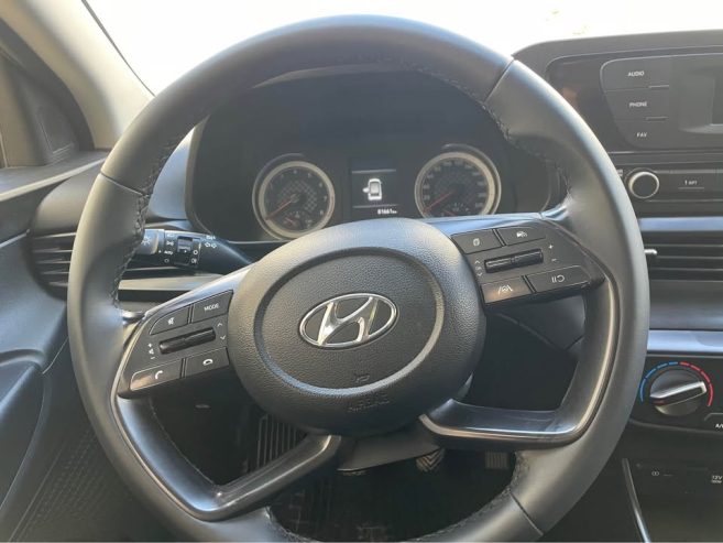 Interieur-Hyundai-i20-volant-multifonctions