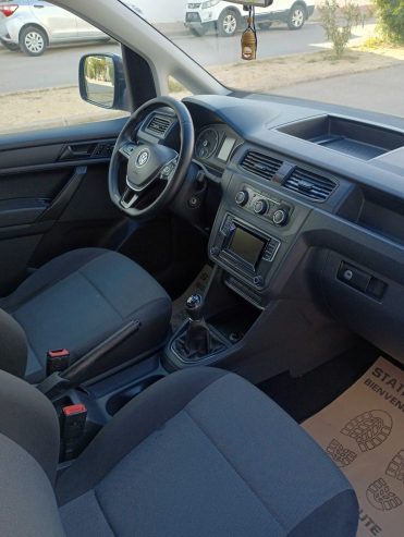 Interieur-Volkswagen-Caddy-1.6-TDI-bien-entretenu