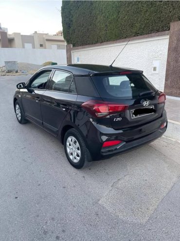Jantes-Hyundai-i20-2021-design-elegant-et-pneus-en-bon-etat