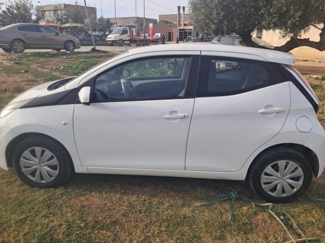 Jantes-et-pneus-en-excellent-etat-de-la-Toyota-Aygo-2017