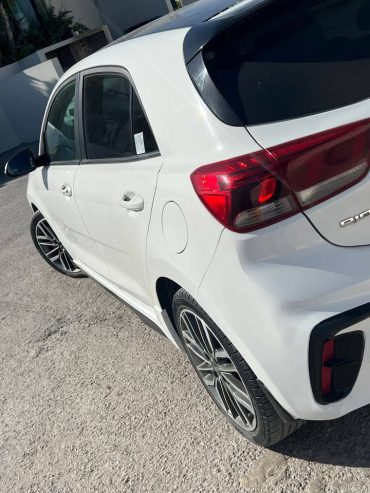 Kia-Rio-1ere-main-bien-entretenue