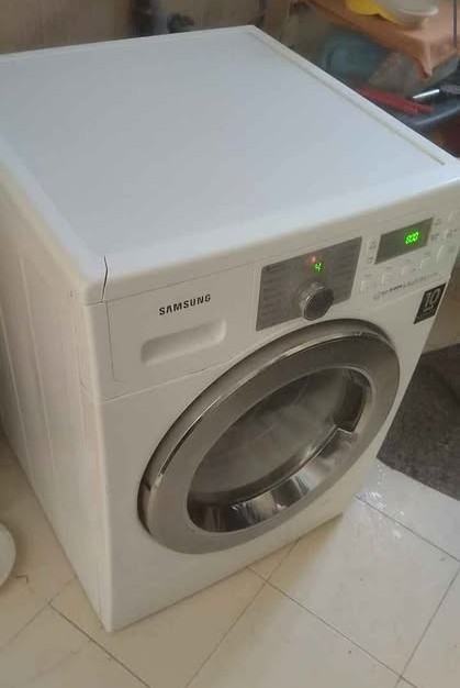 Lave-linge-Samsung-chargement-frontal-en-bon-etat