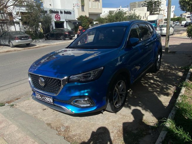 MG-HS-2021-bleu-en-excellent-etat-a-vendre-en-Tunisie