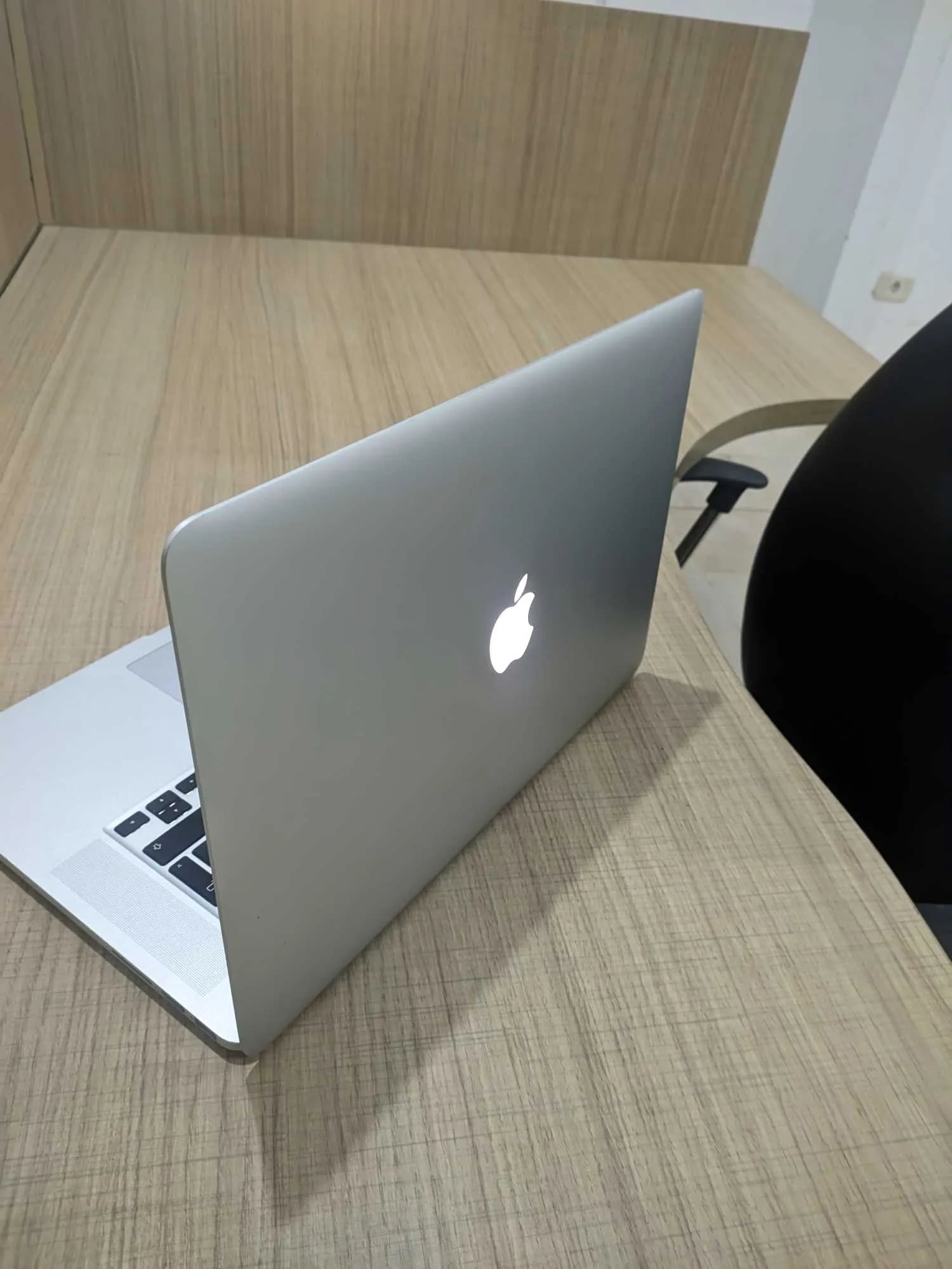 MacBook-Pro-15-pouces-Retina-i7-en-bon-etat-a-vendre-en-Tunisie