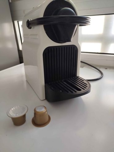 Machine-a-cafe-Nespresso-avec-capsules