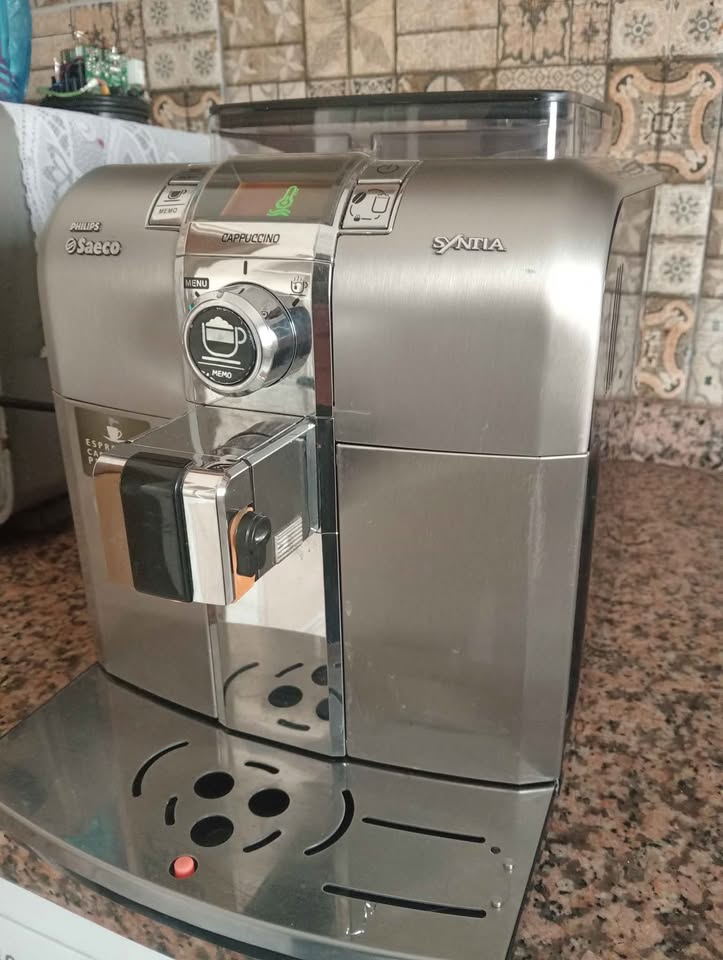 Machine-a-cafe-Philips-Saeco-en-bon-etat-a-vendre-a-Sousse