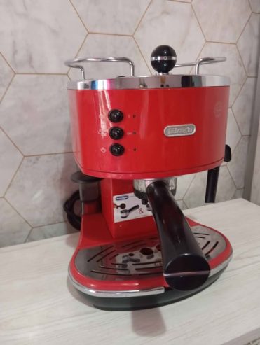Machine-a-cafe-avec-buse-vapeur-pour-cappuccino