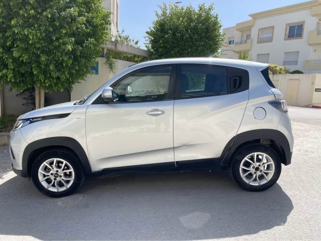 Mahindra-KUV100-avec-ABS-airbags-et-direction-assistee