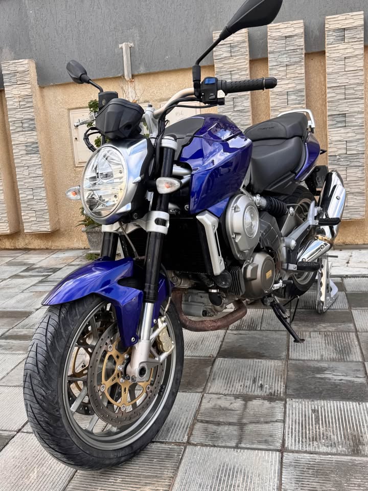 Moto-Aprilia-Mana-850cc-annee-2009-a-vendre-en-Tunisie