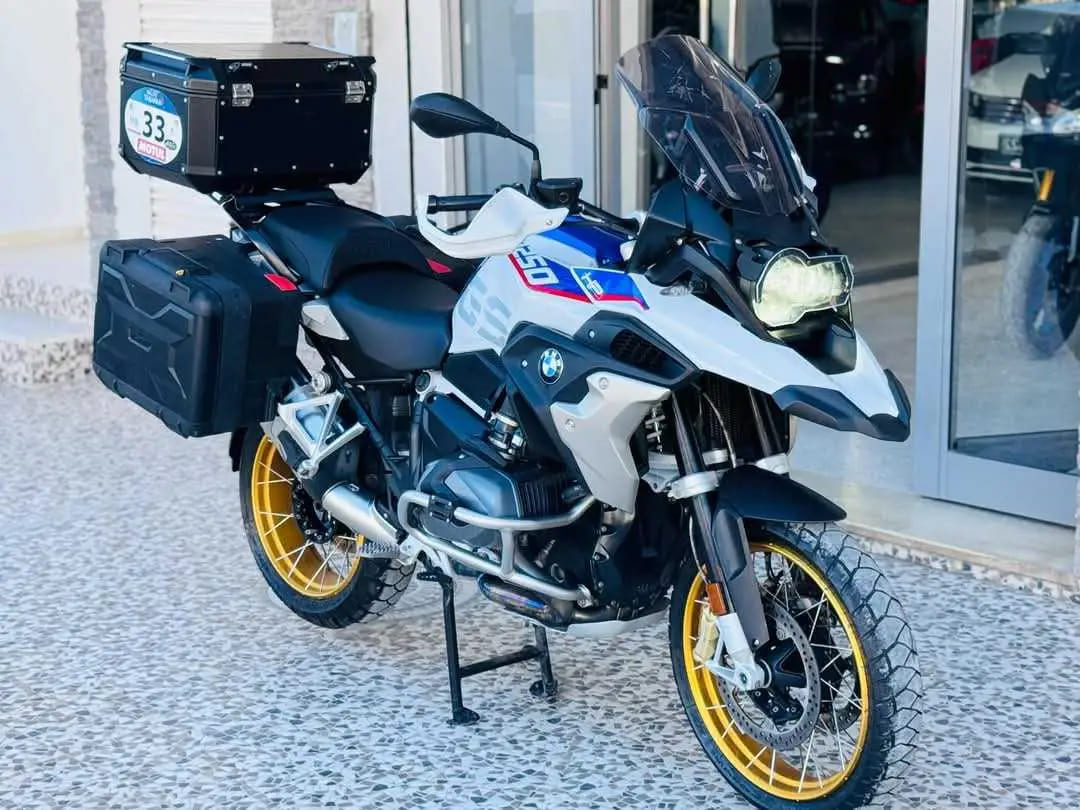 Moto-BMW-R1250GS-avec-3-valises-dorigine