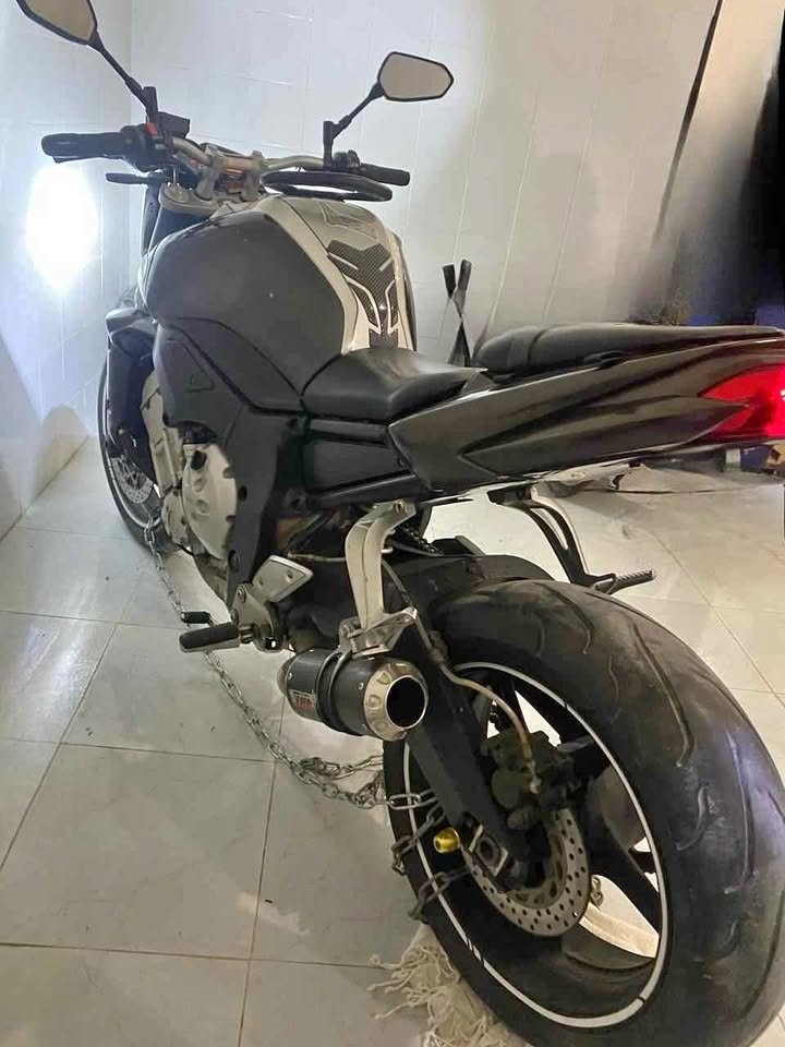 Moto-Yamaha-FZ1-1000cc-en-vente-au-Kram