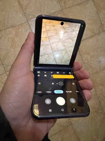 Motorola-RAZR-a-vendre-en-Tunisie-presque-neuf-valide-sur-Sajjalni