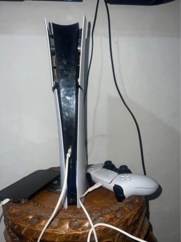 PS5-Slim-a-vendre-avec-jeux-et-manette-en-Tunisie