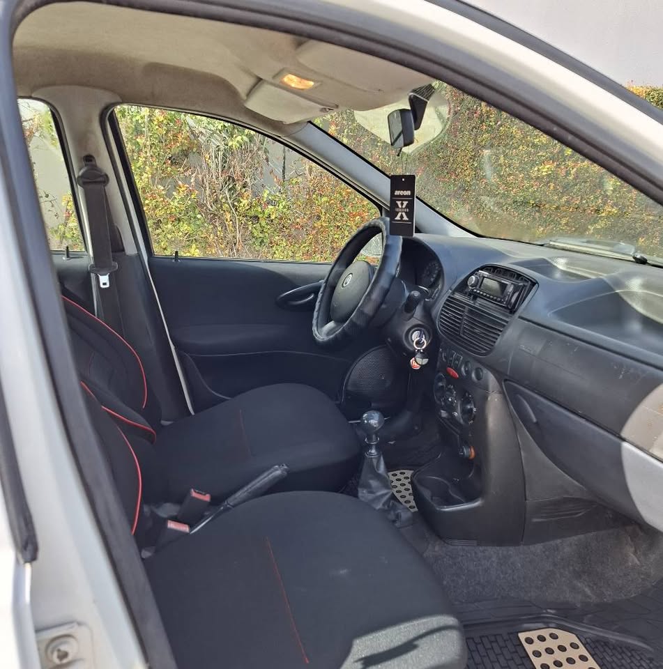 Petite-voiture-economique-Fiat-Punto-a-vendre-a-Tunis