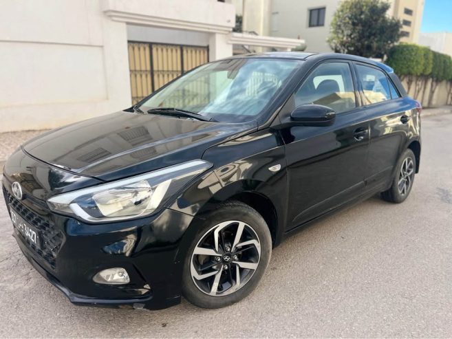 Petite-voiture-economique-essence-Hyundai-i20-a-Tunis