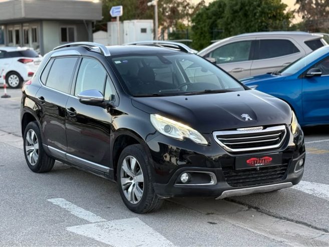 Peugeot-2008-toit-panoramique