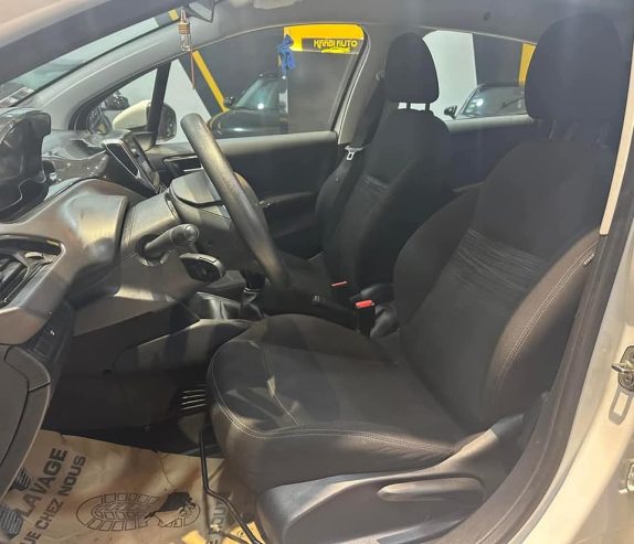 Peugeot-208-Blue-HDI-avec-interieur-neuf-a-vendre-en-tunisie