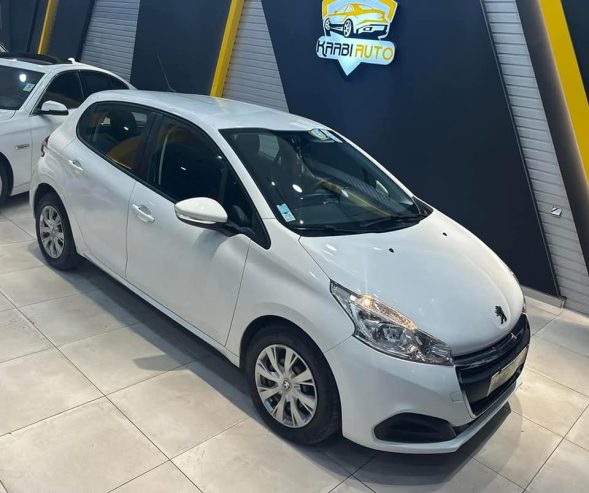 Peugeot-208-avec-retroviseurs-electriques-rabattables-et-jantes-en-alliage