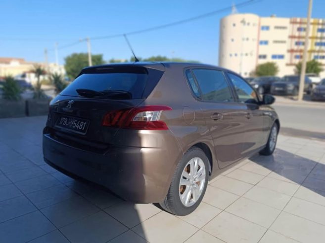Peugeot-308-avec-120-000-km-disponible-a-Tunis