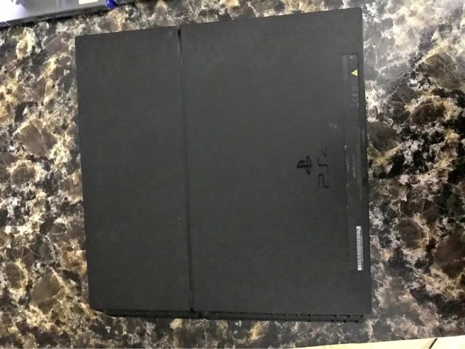 PlayStation-4-Fat-avec-version-systeme-12-disponible-a-Hammam-Lif