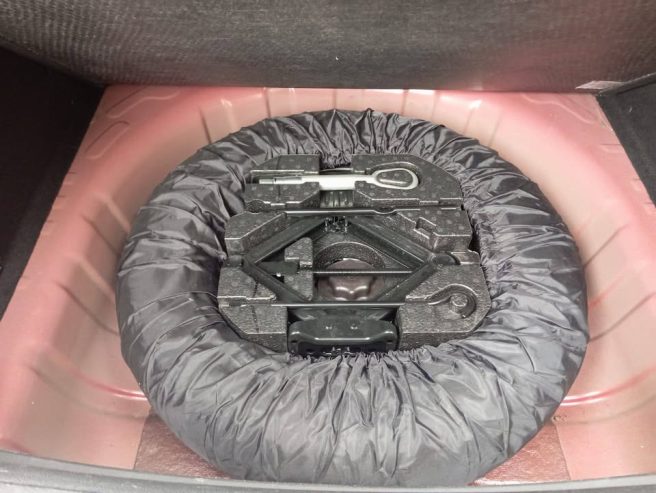 Roue-de-secour-MG-ZS-2021-a-vendre-a-Ariana