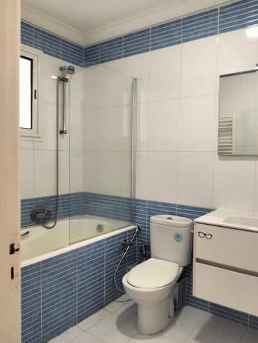 Salle-de-bain-dans-appartement-a-louer-a-La-Soukra