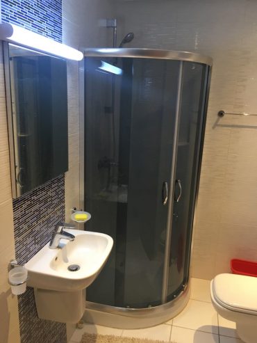 Salle-de-douche-moderne-appartement-a-louer-Tunis