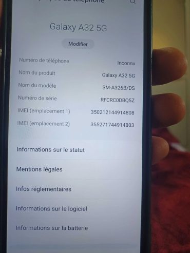 Samsung-Galaxy-A32-5G-affichant-son-ecran-Android-avec-applications-ouvertes