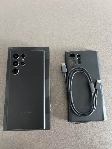 Samsung-Galaxy-S22-Ultra-256Go-avec-flip-cover-et-cable-dorigine