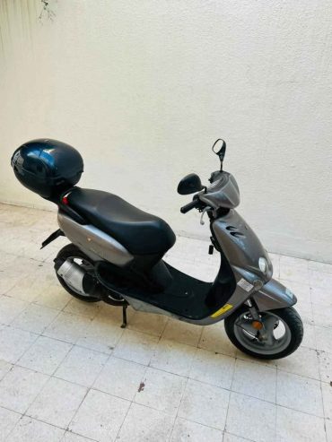 Scooter-Yamaha-Ovetto-50cc-pas-cher-presque-neuf