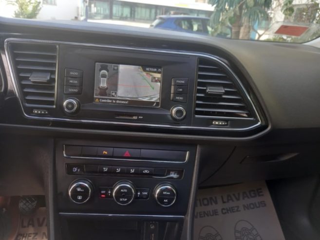 Seat-Leon-2016-camera-de-recyl-et-climatisation