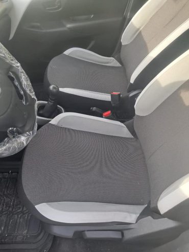 Sieges-et-habitacle-propres-de-la-Toyota-Aygo