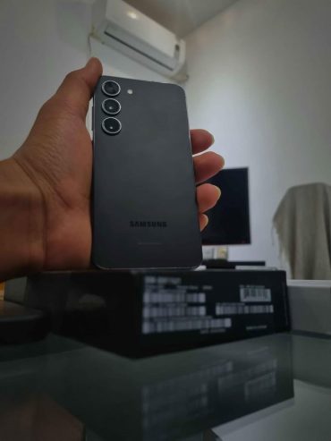 Smartphone-Samsung-S23-avec-Snapdragon-8-Gen-2-et-ecran-AMOLED-120Hz