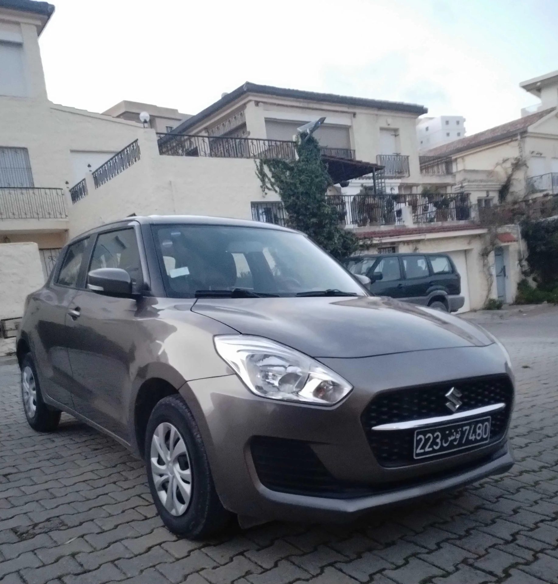 Suzuki-Swift-2021-essence-a-vendre-en-Tunisie