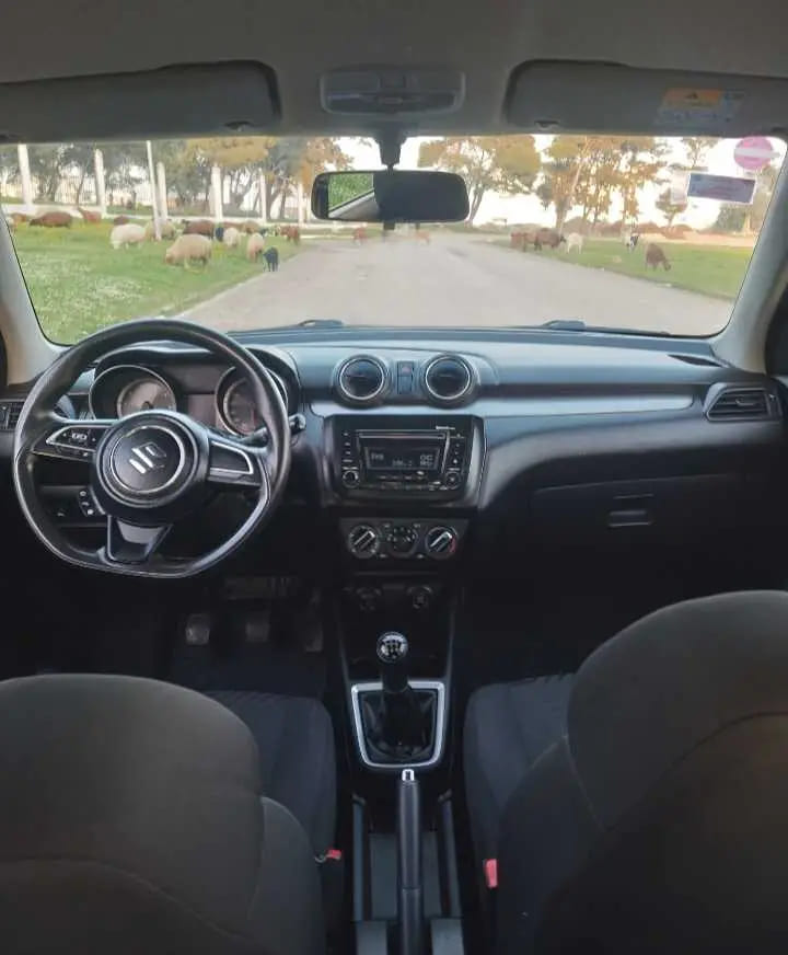 Suzuki-Swift-avec-ecran-tactile-Apple-CarPlay-Android-Auto