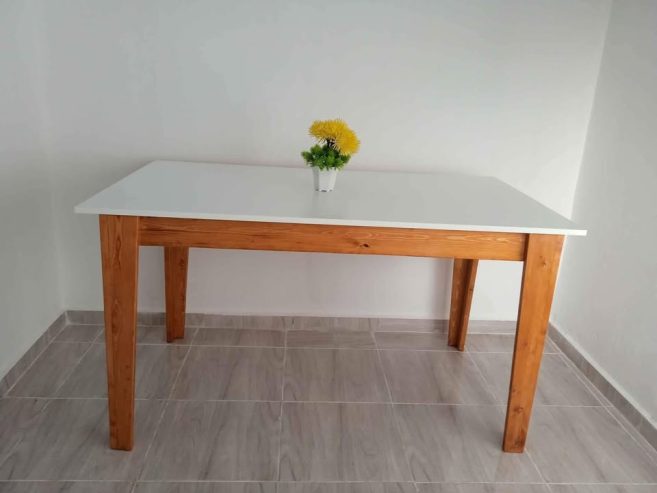 Table-moderne-140×80-cm-a-prix-abordable-en-Tunisie