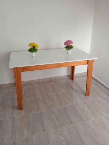 Table-rectangulaire-neuve-a-vendre-a-Tunis