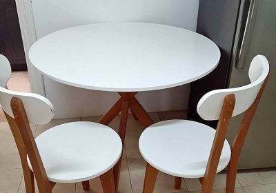 Table Scandinave en Bois Blenz + 2 Chaises