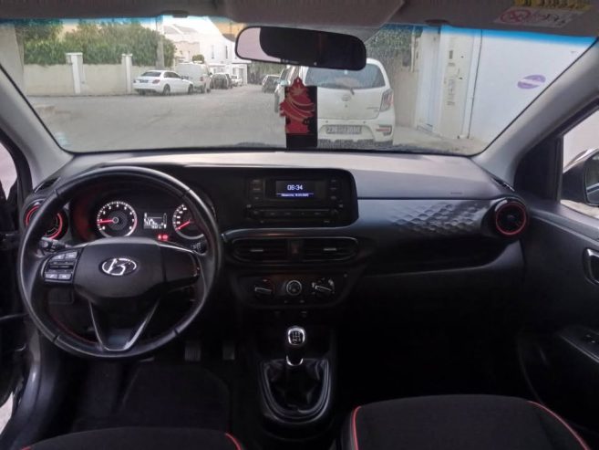Tableau-de-bord-ergonomique-de-la-Hyundai-Grand-i10