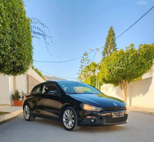 Tableau-de-bord-et-ecran-multimedia-de-la-Volkswagen-Scirocco