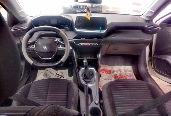 Tableau-de-bord-numerique-Peugeot-i-Cockpit-de-la-208-2022