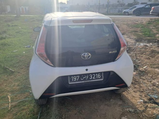 Toyota-Aygo-vue-arriere-avec-feux-LED