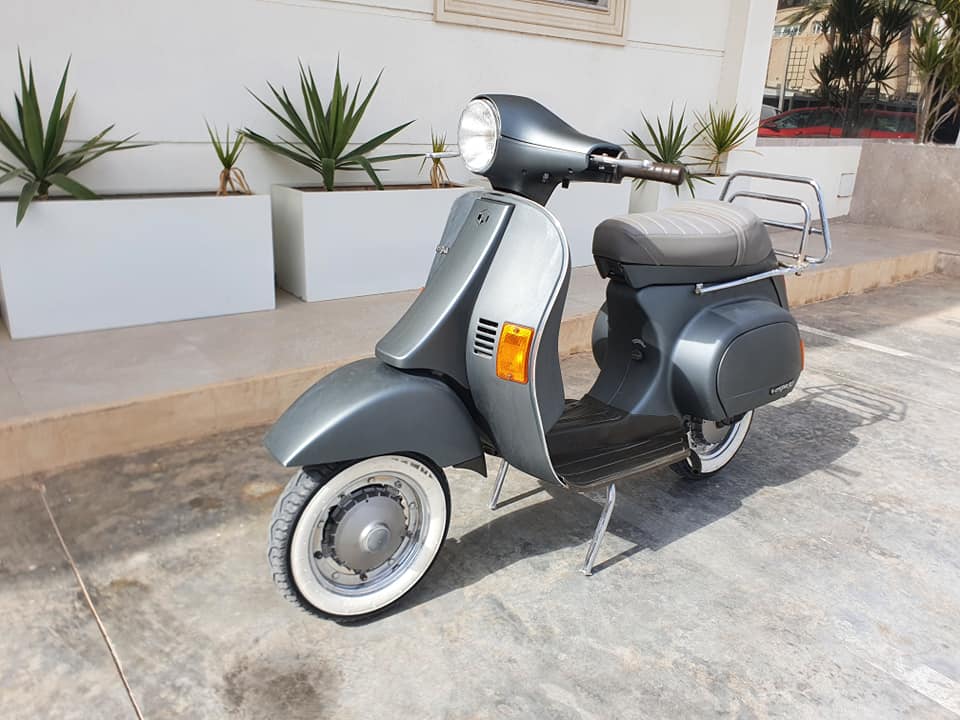 Vespa-ancienne-en-Tunisie-modele-1990