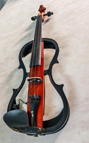 Violon-electrique-en-bon-etat-a-vendre-en-Tunisie