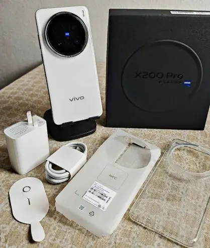 Vivo-X200-Pro-neuf-avec-boite-et-accessoires-dorigine
