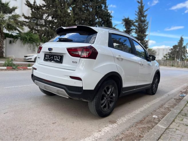 Voiture-Geely-GX3-avec-ecran-tactile-et-cuir