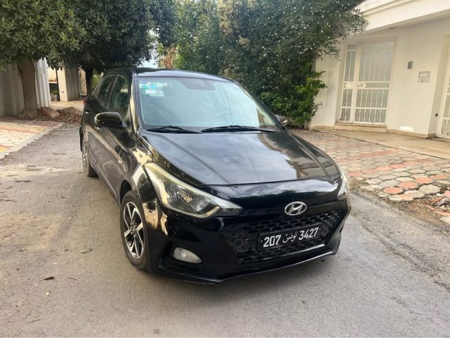 Voiture-Hyundai-i20-occasion-bien-entretenue