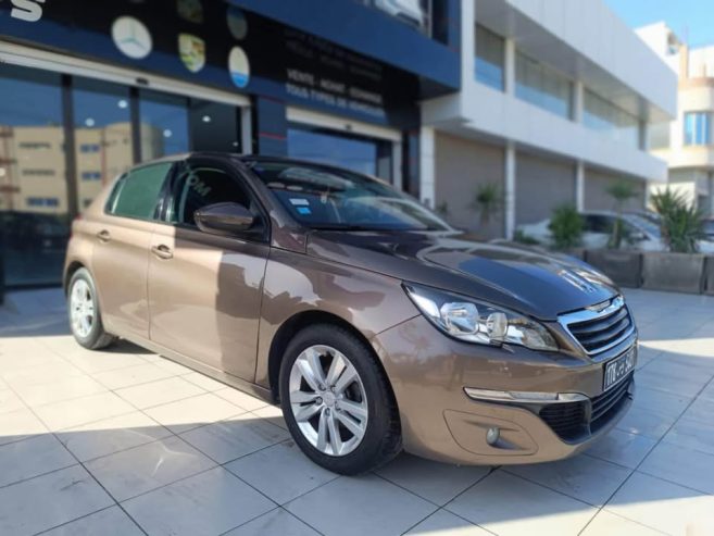 Voiture-Peugeot-308-en-tres-bon-etat