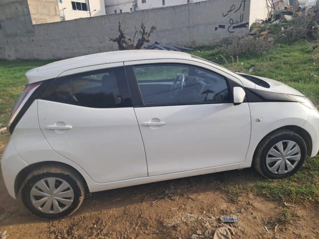 Voiture-Toyota-Aygo-a-vendre-a-Tunis