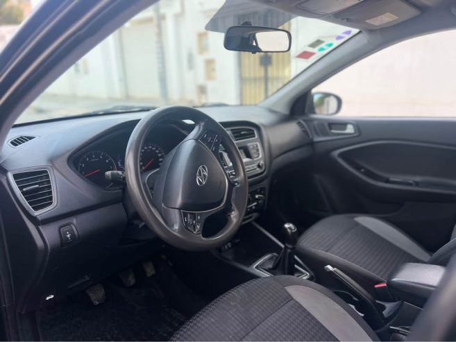 Voiture-doccasion-Hyundai-i20-avec-options-haut-de-gamme